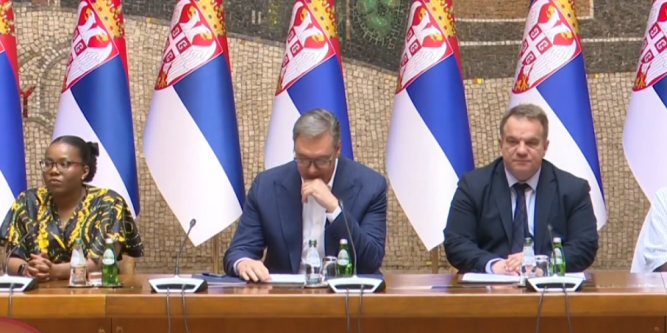Mi vas želimo da predstavimo kao deo nas! Predsednik odgovorio na pitanje studentkinje u vezi sa volontiranjem na Ekspu (FOTO)