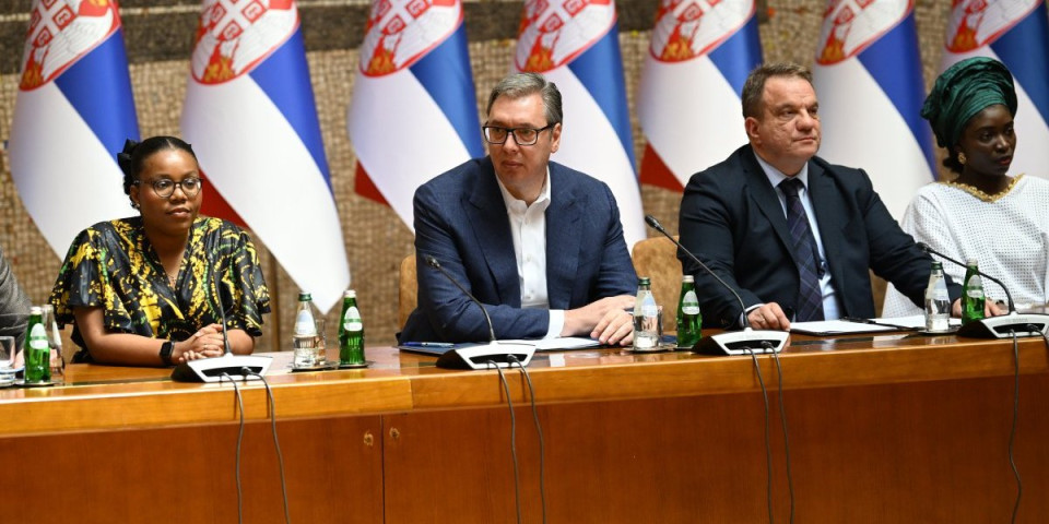 "Završavajte fakultete i gledajte da se ovde zaposlite" - Vučić sa studentima iz Afrike i Azije: "Srbiju osećajte kao svoju"