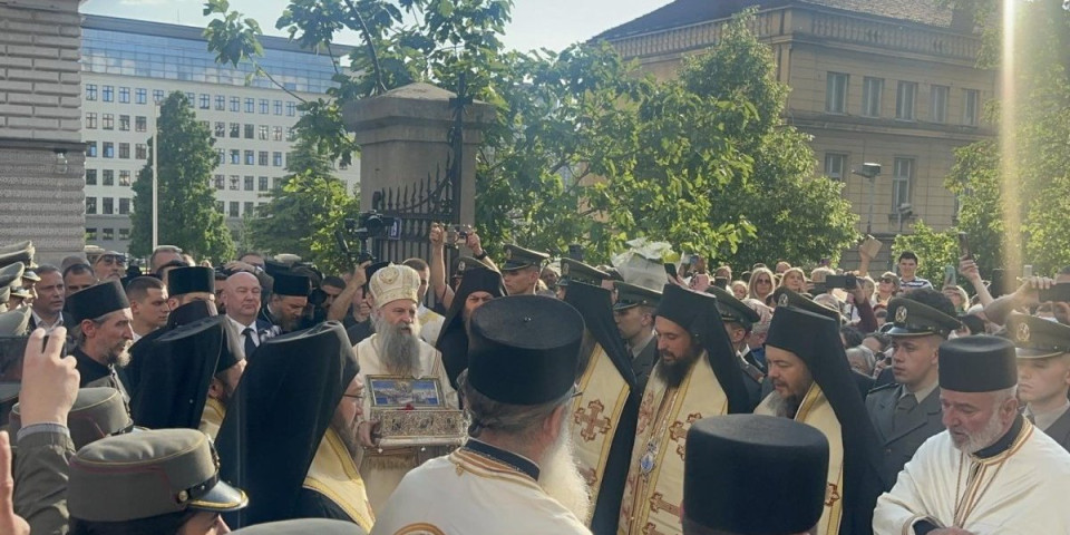 Otišao da celiva Pojas Presvete Bogorodice! Snimci iz Hrama izazvali reakcije, među vernicima i Tigar