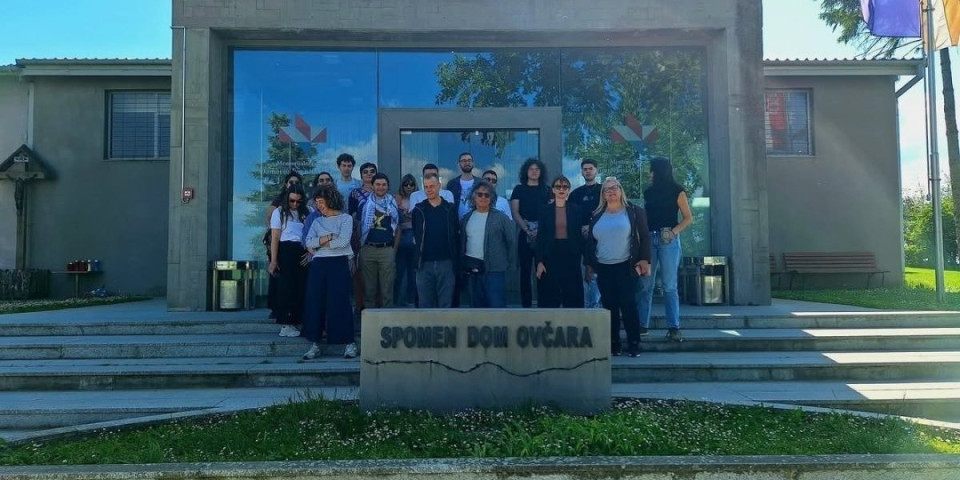 Može li strašnije?! Blokaderi otišli u Vukovar da se klanjaju "žrtvama Srba zločinaca" - Predvodio ih plenumaš iz Novog Pazara (FOTO)