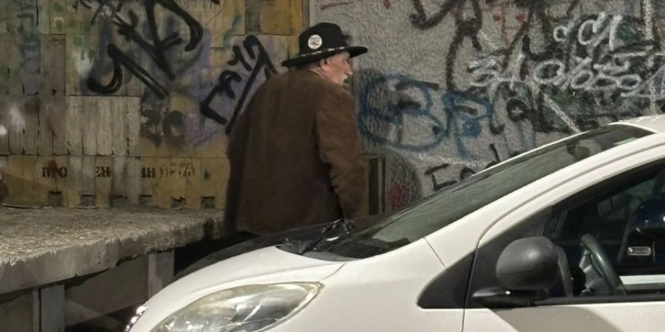 Ovo je blokaderski heroj: Pogledajte šta radi nasred ulice u Užicu - da vam pripadne muka (FOTO)