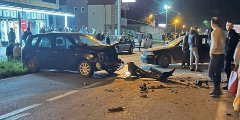 Krhotine automobila rasute po putu: Fotografije svedoče o užasu nakon teškog sudara na putu Novi Pazar - Tutin (FOTO)