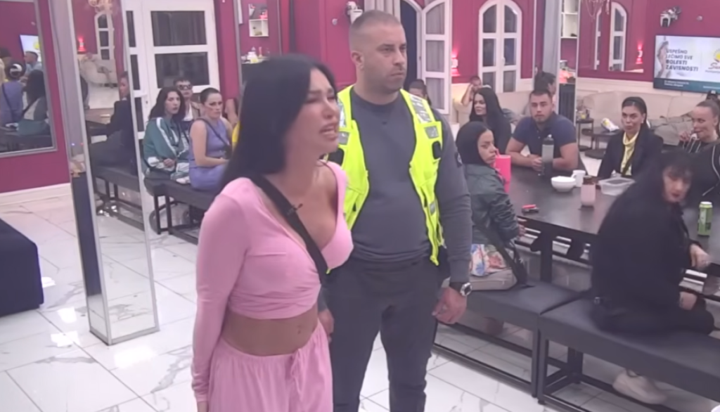 Lije suze! Staniji pukla veza zbog gej afere: "Uhvatila ga je da piše drugim muškarcima"