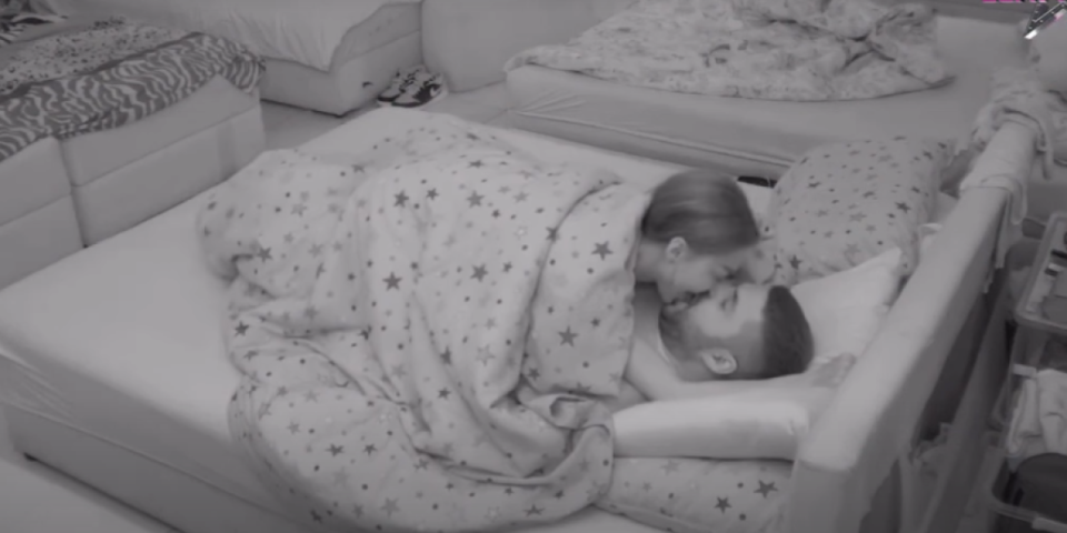 Pokazala akciju sa jezikom! Maja zajahala Asmina pred punom sobom (VIDEO)
