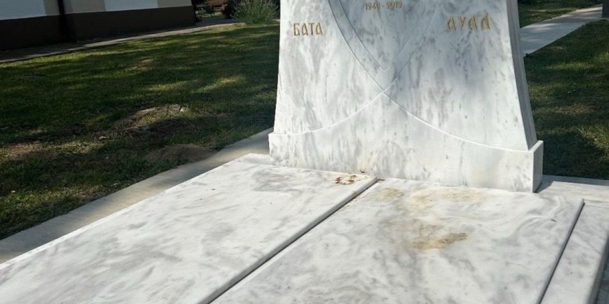Grob Bate i Lule Živojinović