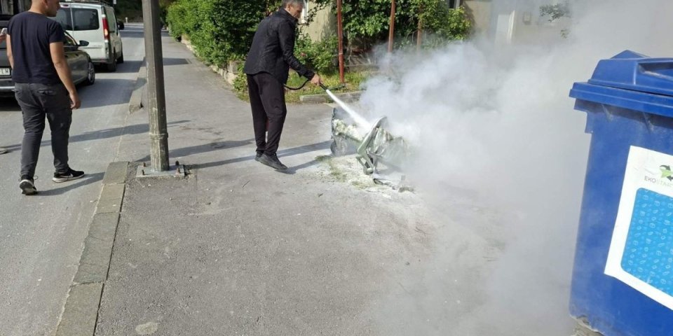 Drama usred dana: Svi snimaju, a on sav beo (VIDEO)