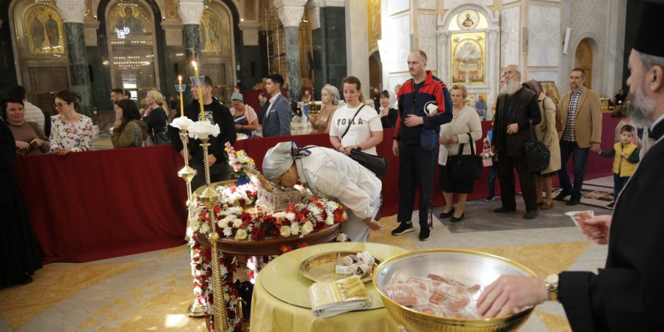 Ova prilika se dobija jednom u životu: Evo kako izbliza izgleda Pojas Presvete Bogorodice (FOTO)