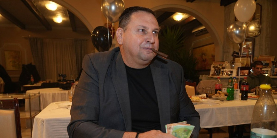 Dok mu ćerku razapinju pred milionima, evo šta radi Taki: Ovo od njega niko nije očekivao (FOTO)