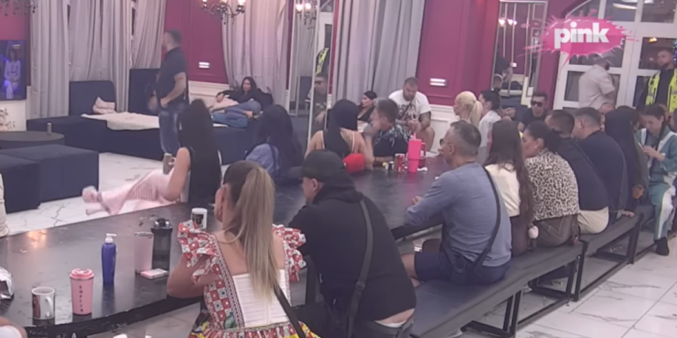 Učesnici Elite jedva čekaju da joj vide leđa! Unakazili cimerku: "Alkoholičarka, nemoralna, uličarka..."