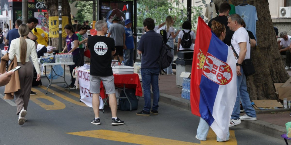 Skandalozno! Studenti blokaderi zloupotrebljavaju tradicionalne manifestacije (FOTO)