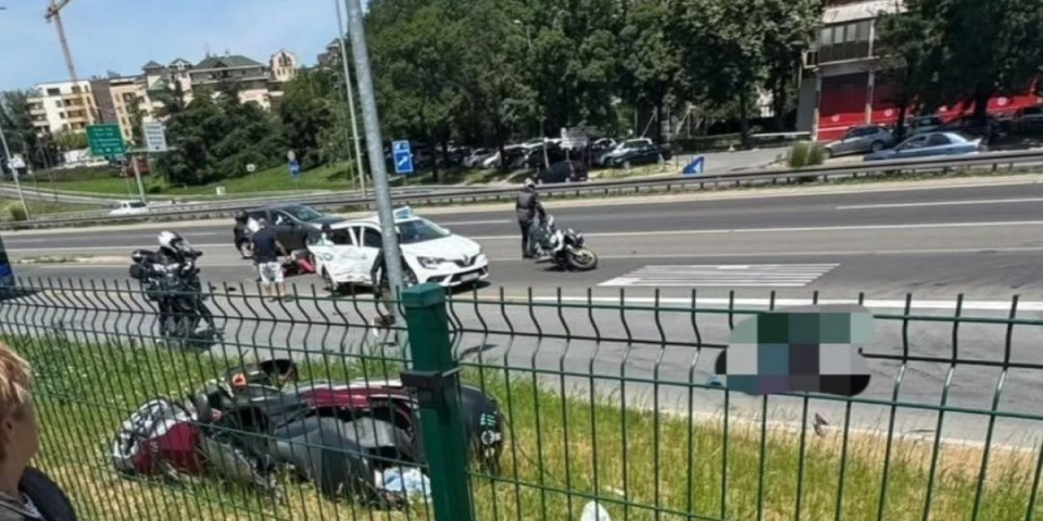 Oborena trojica motociklista: Teška nezgoda kod Autokomande, haos u saobraćaju (FOTO)