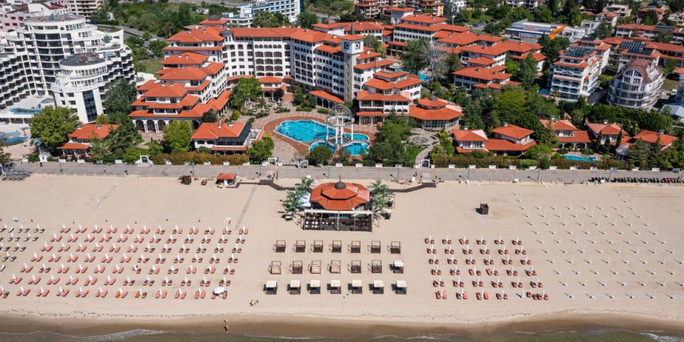 Zaboravite Grčku i Tursku, ova zemlja je totalni hit: Ručak za 10 evra, a more kao iz bajke – evo gde ćete najviše uštedeti ove godine!