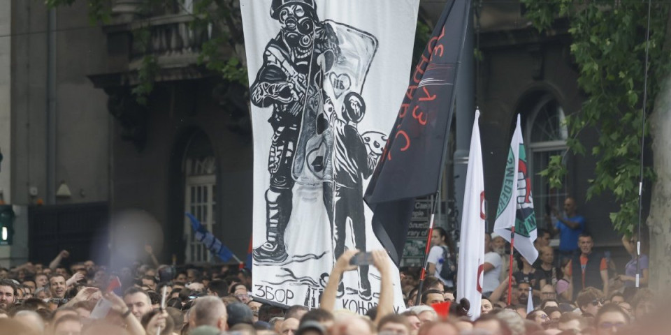 Haos među blokaderima posle snimaka koje je objavio Informer! Optužbe za maltretiranje, pretnje tužbama i zahtevi za smene (VIDEO)