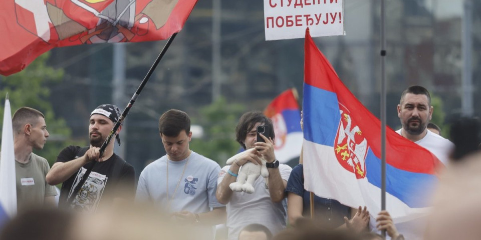 "Mentalni bolesnici se roje oko Hrama": Blokader najstrašnije uvredio vernike SPC (FOTO)