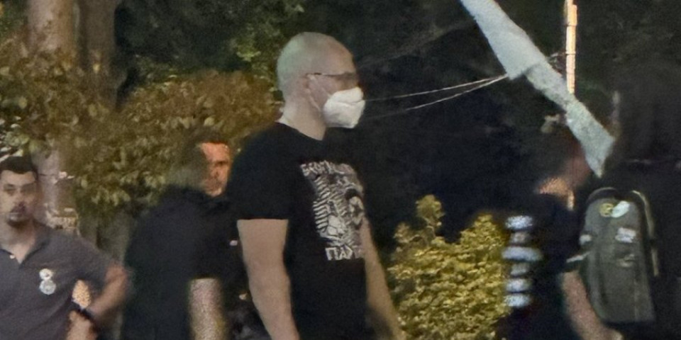Tempirana bomba u redovima blokadera - tačka usijanja prži: Gori Iks od ljubomore i zlobe - sad se oglasio i on!