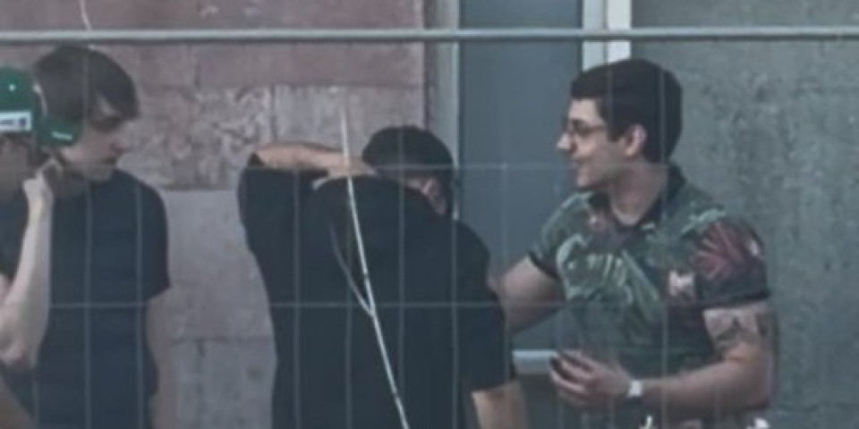 Ovo je sagovornik N1! Blokader urinirao po Narodnoj biblioteci, pa dao izjavu tajkunskoj televiziji (VIDEO)