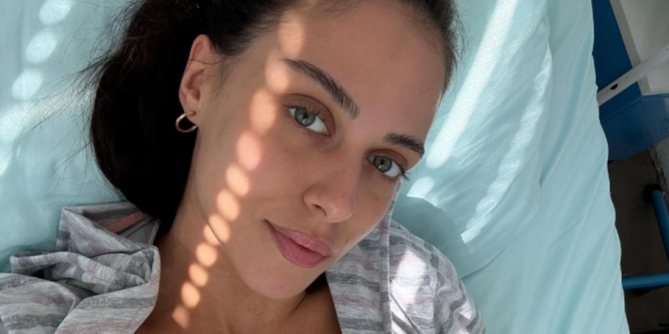 Pevačici ugrađen stent pre mesec dana, a sad se opet oglasila iz bolnice! Objavila dirljivu fotografiju