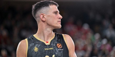 Amerikanac i Srbin kao braća: Nemanja Nedović i Stef Kari se grlili usred lokala (VIDEO)