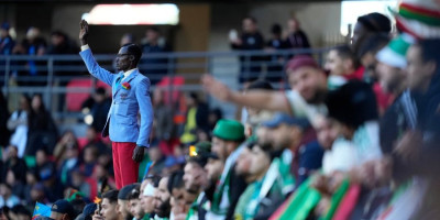 Najpoznatiji afrički navijač stiže na Mundijal! Filmska priča Muladinge oduševila svet