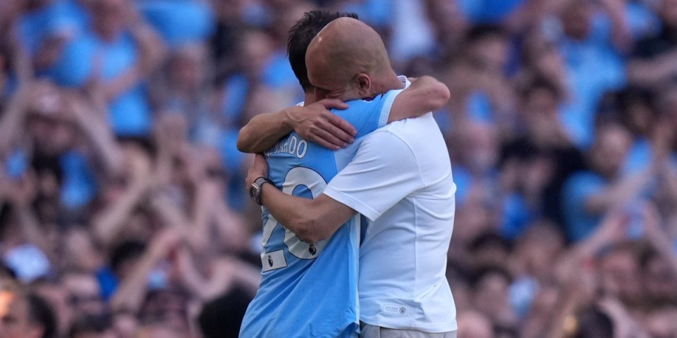 Reka suza na Ostrvu: Oprostili se Pep, Salah, Silva... (VIDEO)