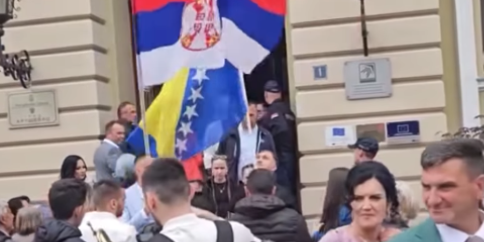 Drama na mrežama zbog svadbe u Kruševcu: Svatovi iz Bosne napravili šou sa zastavama, internet gori: „Za ograničene ništa nije normalno!“