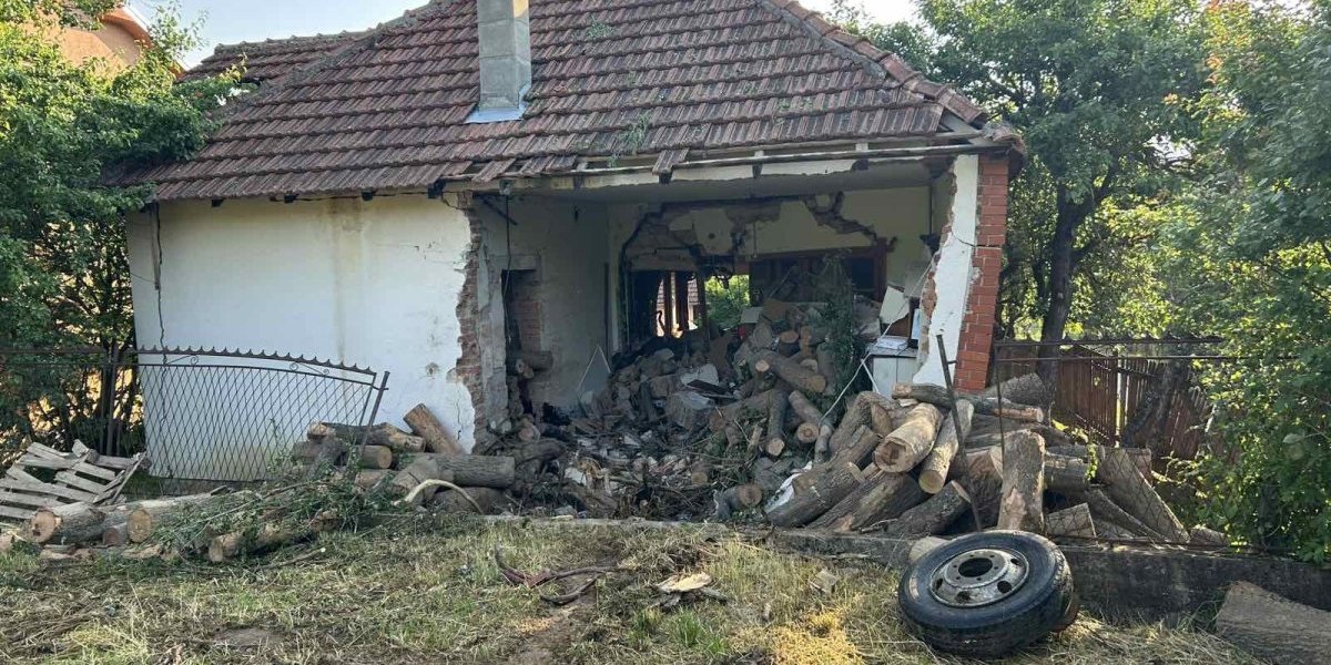 Kamion se zakucao u kuću