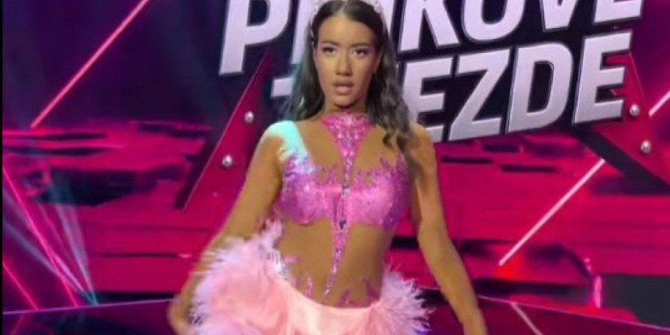Izvadite aparat za pritisak pa pogledajte snimak! Uvijala se pa zatresla kukovima - Zapalila Pink umećem!
