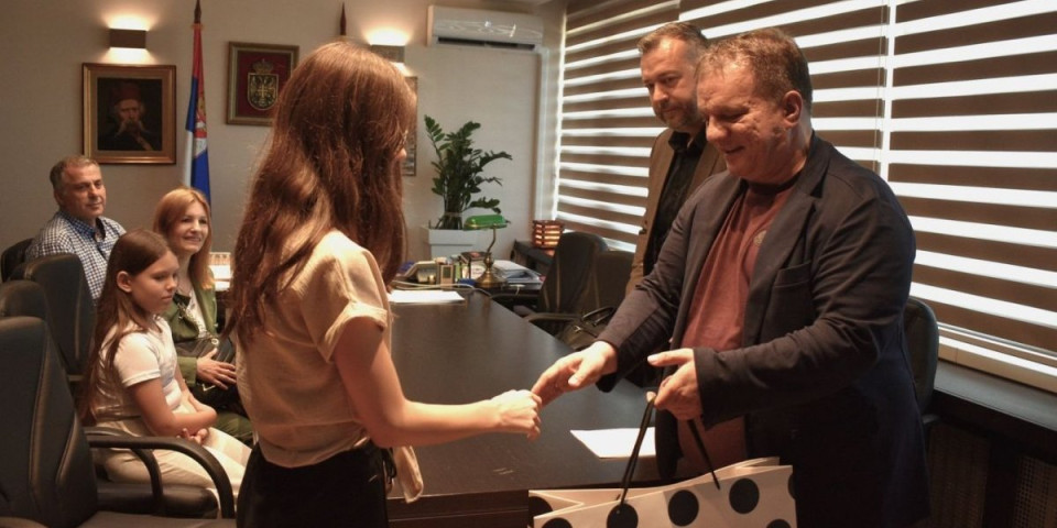 Najbolja matematičarka dobila poklon od ministra: Kad je čuo kako vežba, ovo je bilo neophodno