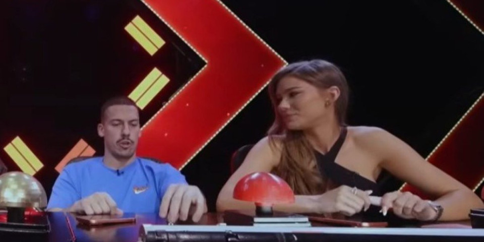 Bakine bivše se pojavile u njegovom šou program: Izvele seksi ples pred njegovom devojkom