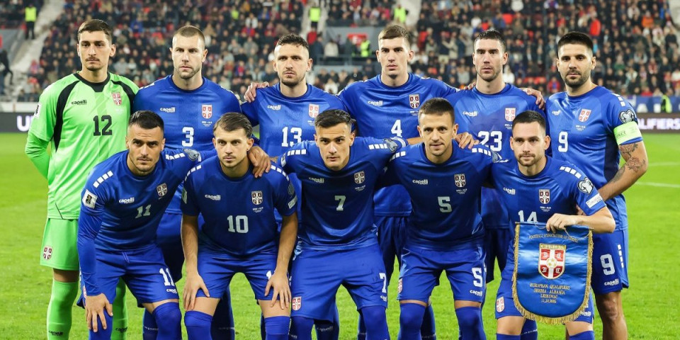 Divna slika sa stadiona: Srpski reprezentivac na nesvakidašnji način objavio da čeka dete (VIDEO)