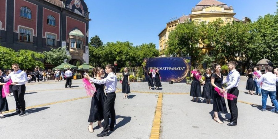 Šou u centru grada: Prvo valcer, a onda...(VIDEO)