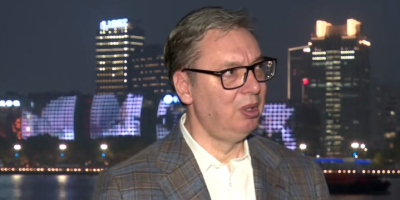 Predsednik Srbije Aleksandar Vučić izjavio je u Šangaju da je srpska vojska danas mnogo snažnija i jača, kao i da je očekuju dodatna pojačanja iz Francuske, Rusije, Izraela i Kine.