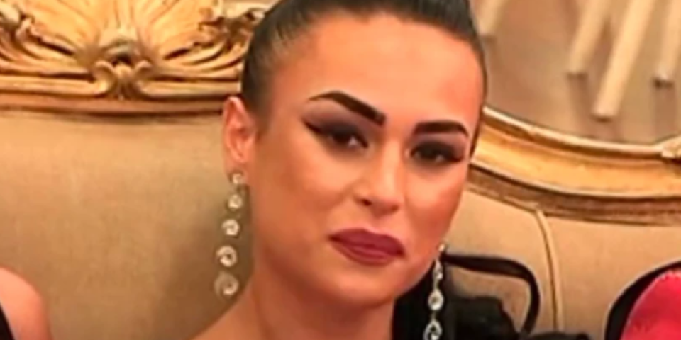 Ma, ko je ovo? Narod je glasao da ona pobedi, a sad je ne bi prepoznali - Kao da je nalepila drugu facu
