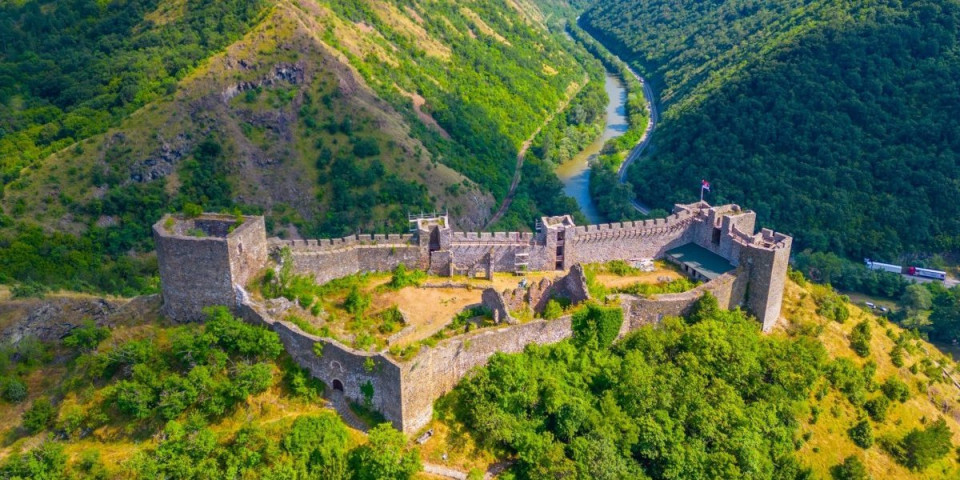 Misteriozni srpski zamak iznad Ibra: Tvrđava Nemanjića koja vekovima skriva burnu istoriju