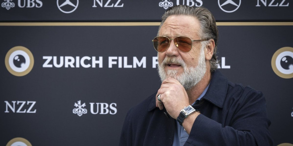 "U čemu je vaš problem?" - Rasel Krou se oglasio nakon što je urlao i besneo na fanove