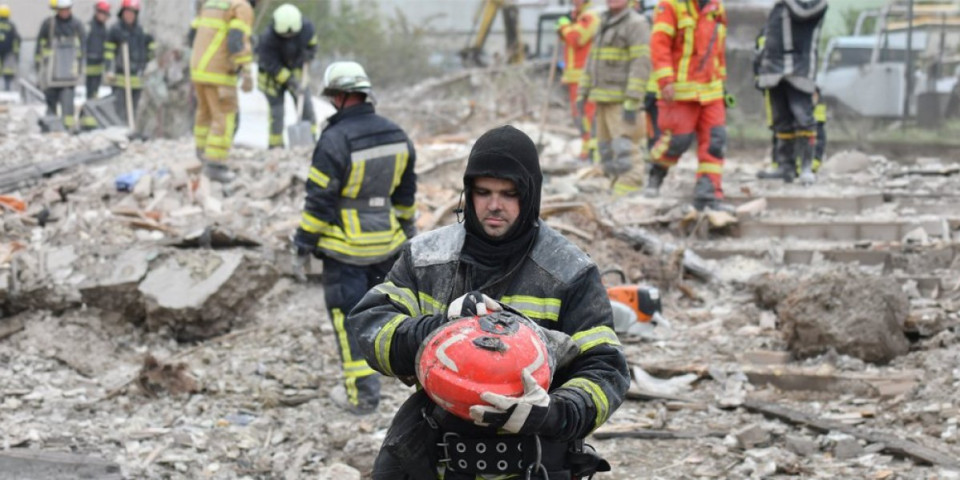 Tragedija usred bela dana: Ruske snage gađale park za decu, među žrtvama i mališani ( UZNEMIRUJUĆE)
