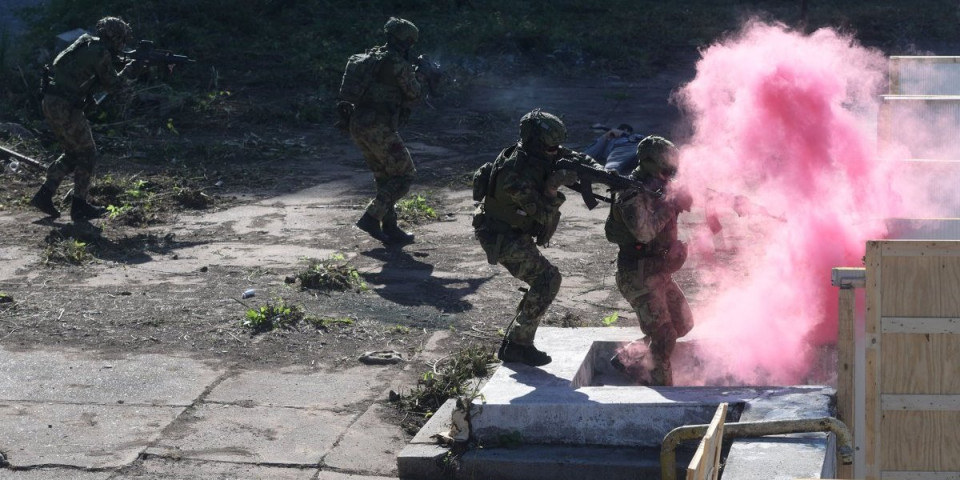 Bum, tras, bum! Pripadnici 63. padobranske jačaju sposobnosti, evo šta se desilo (VIDEO/FOTO)
