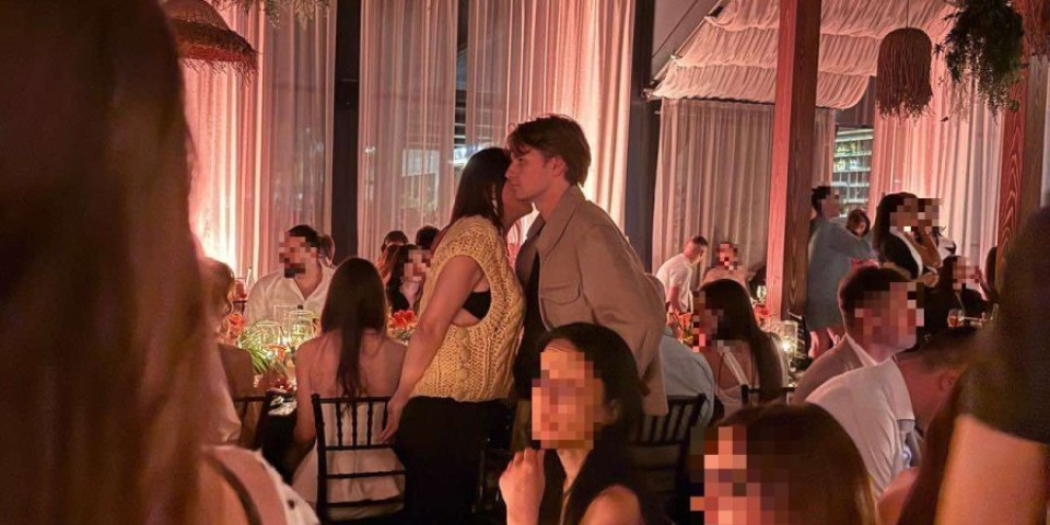 Informer paparaco! Jakov Jozinović odlepio za našom pevačicom: Ne krije sreću (FOTO)