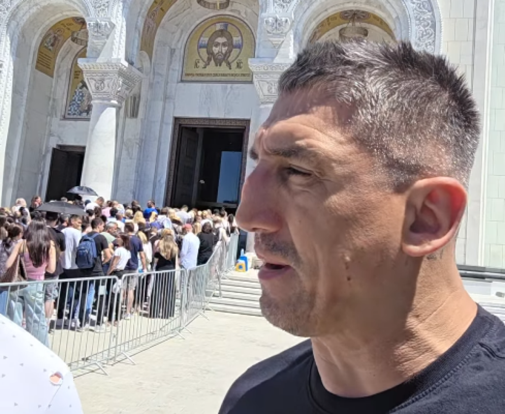 U nepreglednoj koloni vernika i Kristijan Golubović: Oglasio se ispred Hrama Svetog Save