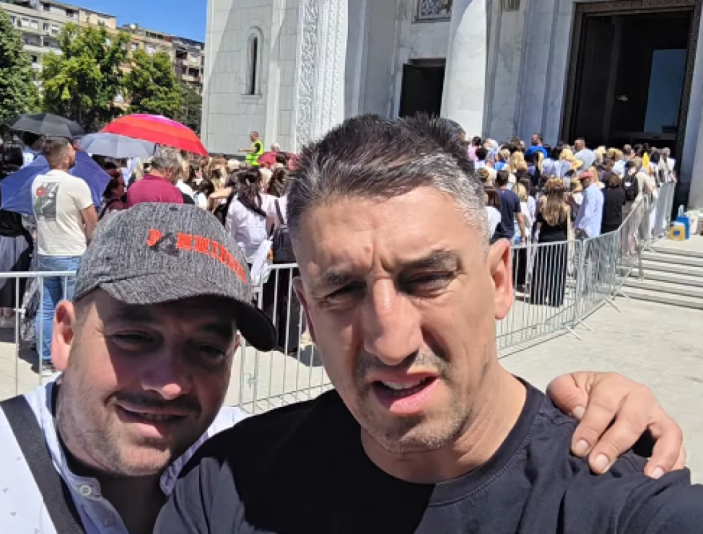U nepreglednoj koloni vernika i Kristijan Golubović: Oglasio se ispred Hrama Svetog Save