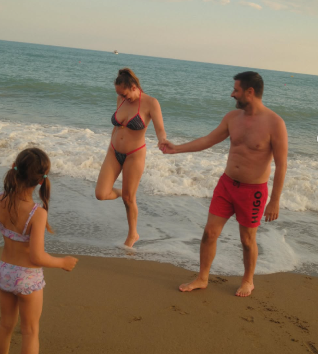 Kao da nije imala dva porođaja! Luna Đogani mami uzdahe poprsjem i izvajanim telom (FOTO)