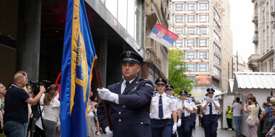 MUP Srbije: Održan tradicionalni defile pripadnika MUP-a u Knez Mihajlovoj ulici (FOTO/VIDEO)