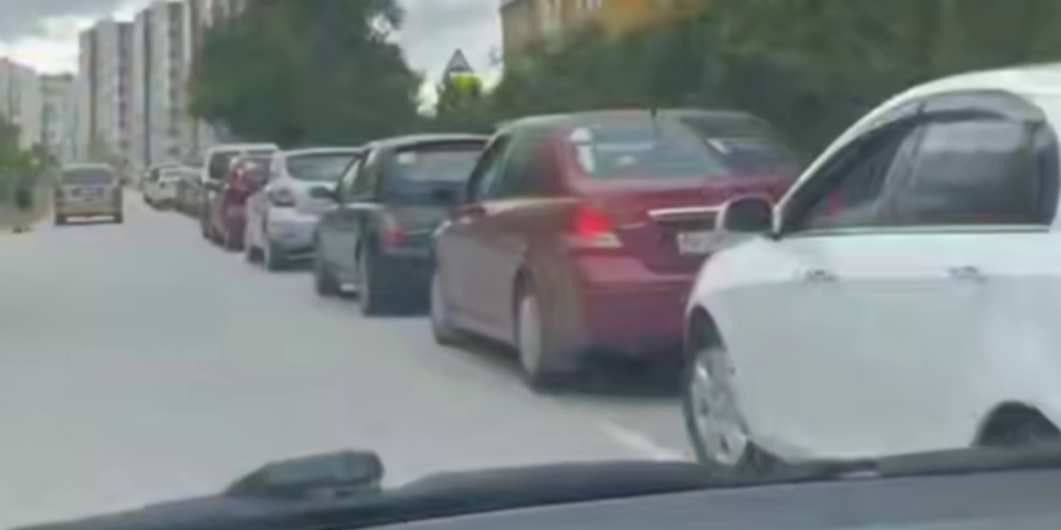 (VIDEO) Pakao na Krimu! Ruse zadesila ogromna katastrofa: Kolone na pumpama su kilometarske, strpljenje naroda polako ističe