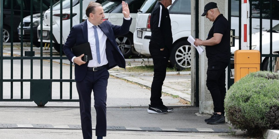 Skupština FK Partizan: Mijatović, Ljajić i Forcan ne skidaju osmeh sa lica, pogledajte prve snimke