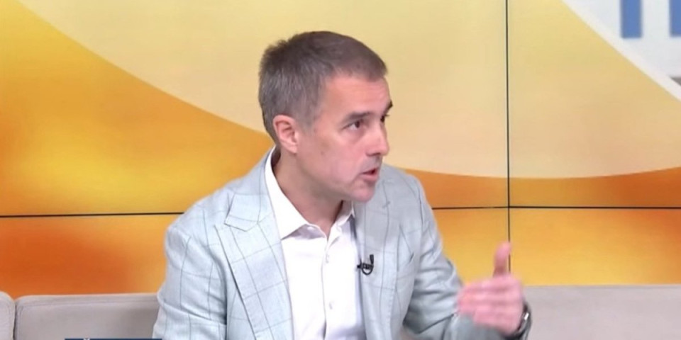 Blokader priznao da je sve prevara! Ovo su tri činjenice koje dokazuju da je reč o eksperimentu (VIDEO)