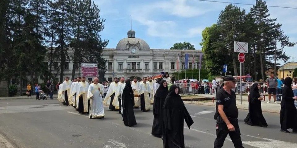 Kragujevac slavi: Ovako je izgledala litija