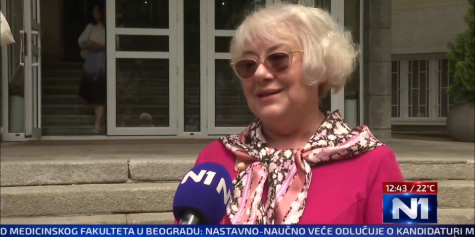 I ovi se podsmevali nekome da je "Ćaci"?! Propala dekanka dokazala da su blokaderi nepismeni - usijale se mreže (VIDEO)