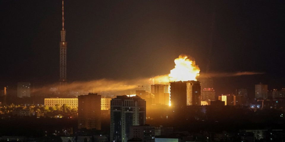 (VIDEO) Objavljen jeziv snimak udara na Kijev! Rakete probile NATO odbranu i napravile haos