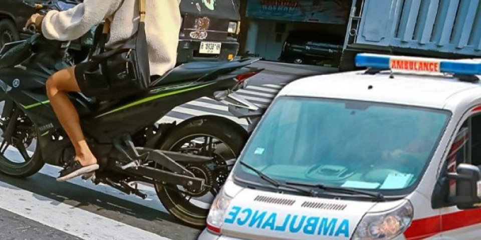 Jeziv sudar kod Vranja: Vozač mopeda naleteo na biciklistu, pa izvukao "deblji kraj" - bore mu se za život