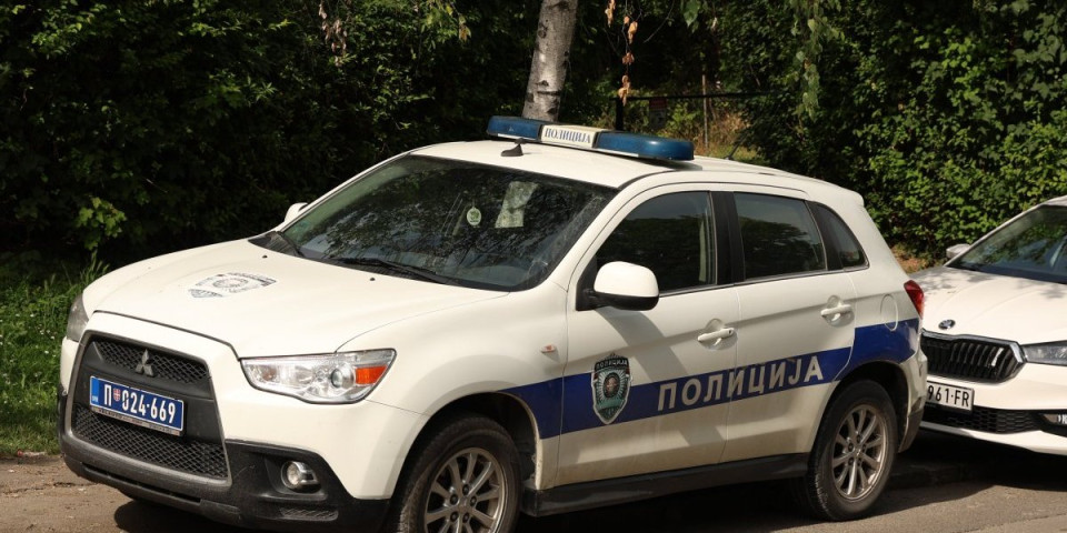 Motociklista se zakucao u taksistu! Teška saobraćajna nesreća u Novom Pazaru (VIDEO)